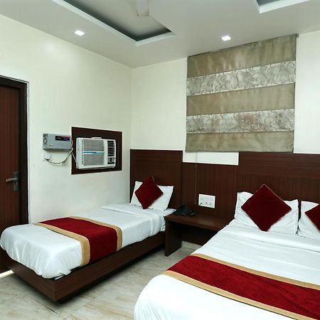 Hotel Toto International Dx Nuova Delhi Esterno foto