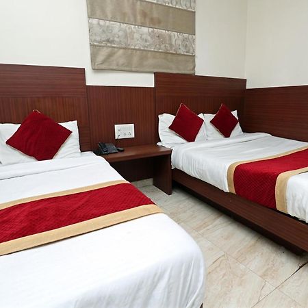 Hotel Toto International Dx Nuova Delhi Esterno foto