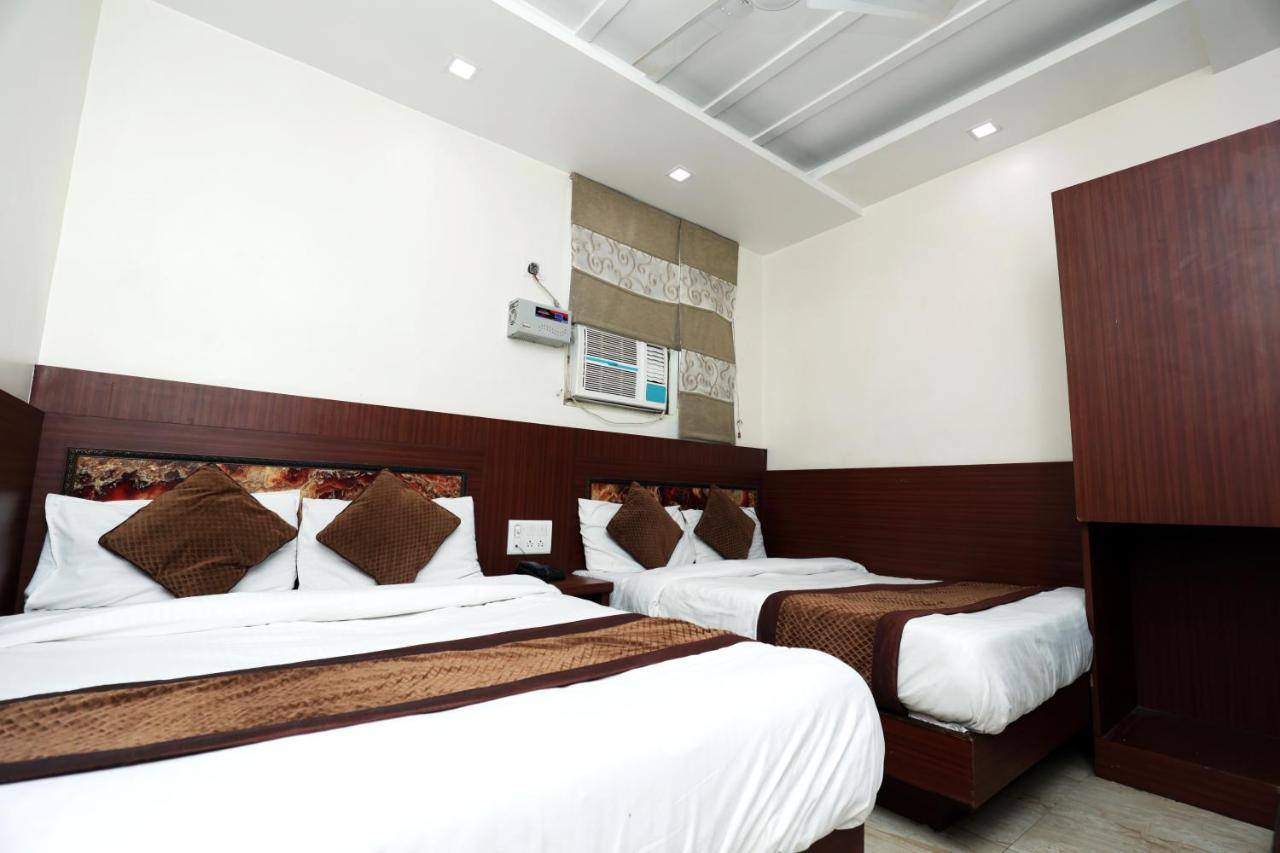Hotel Toto International Dx Nuova Delhi Esterno foto