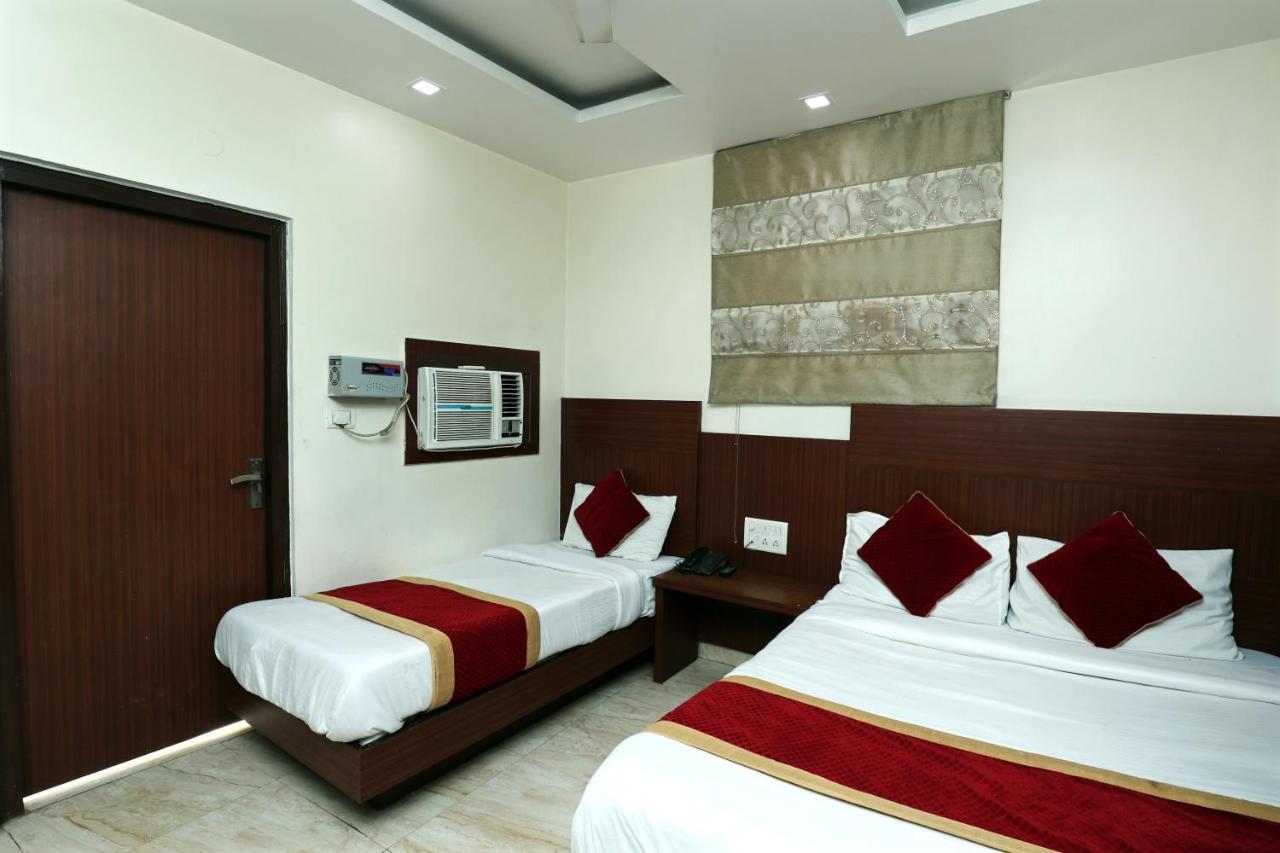 Hotel Toto International Dx Nuova Delhi Esterno foto