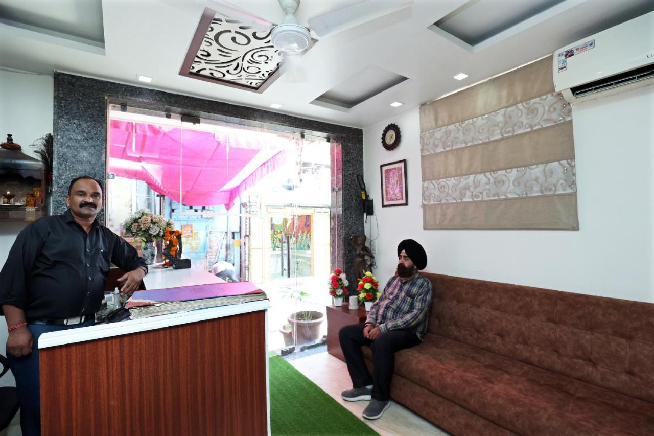 Hotel Toto International Dx Nuova Delhi Esterno foto