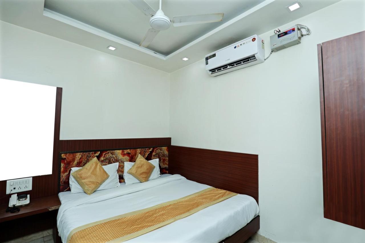 Hotel Toto International Dx Nuova Delhi Esterno foto