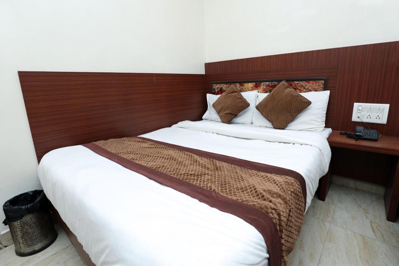 Hotel Toto International Dx Nuova Delhi Esterno foto